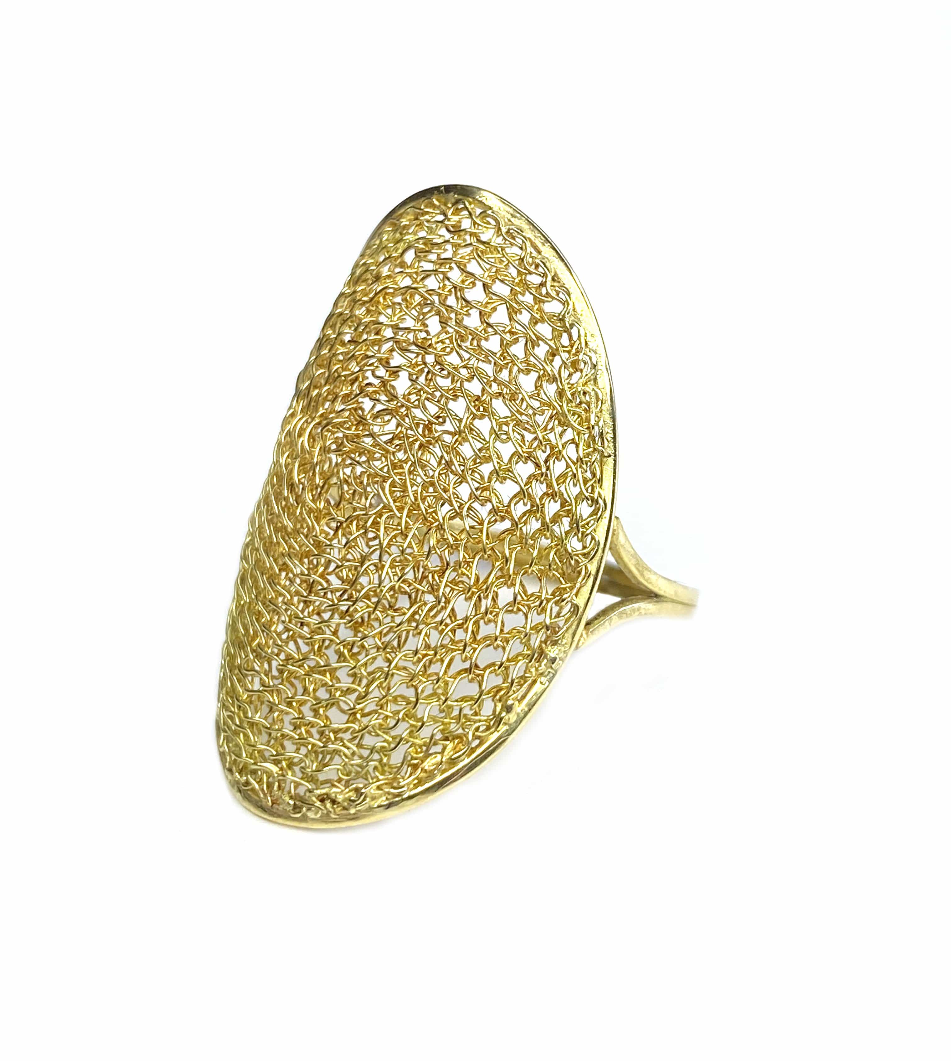 Ovaali Ring