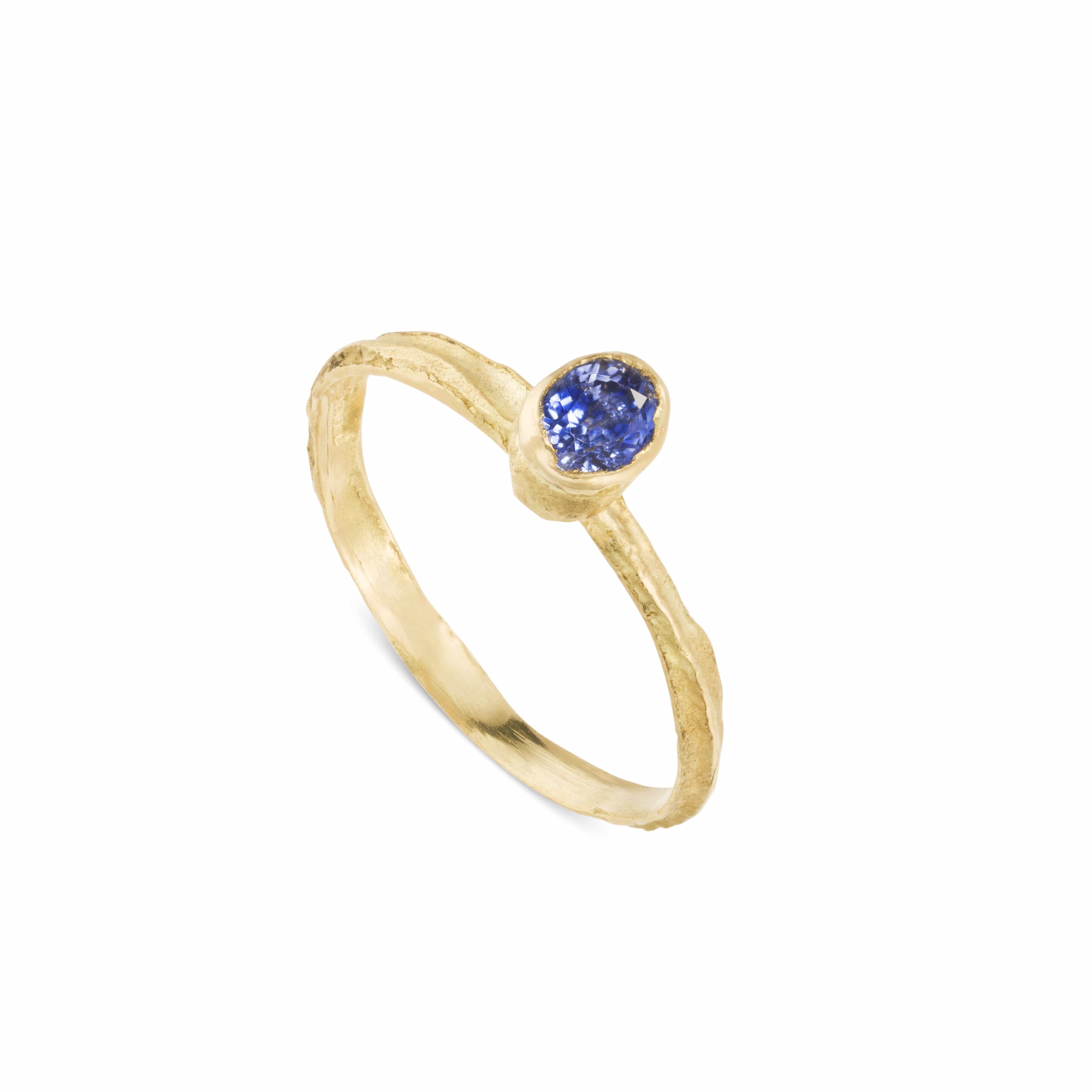Virva Oval Sapphire Ring