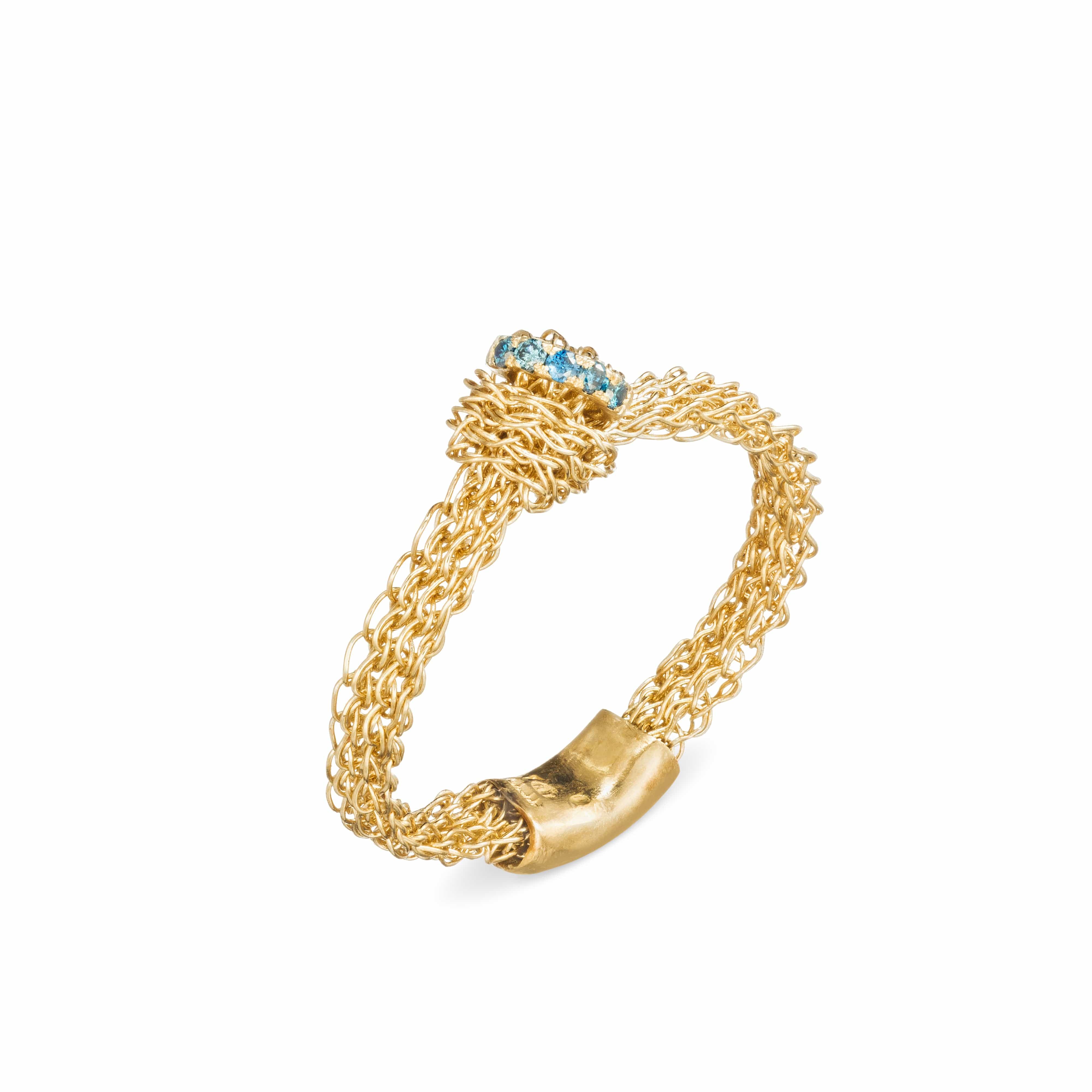 Memory Knot Ring With Blue Diamond Highlights